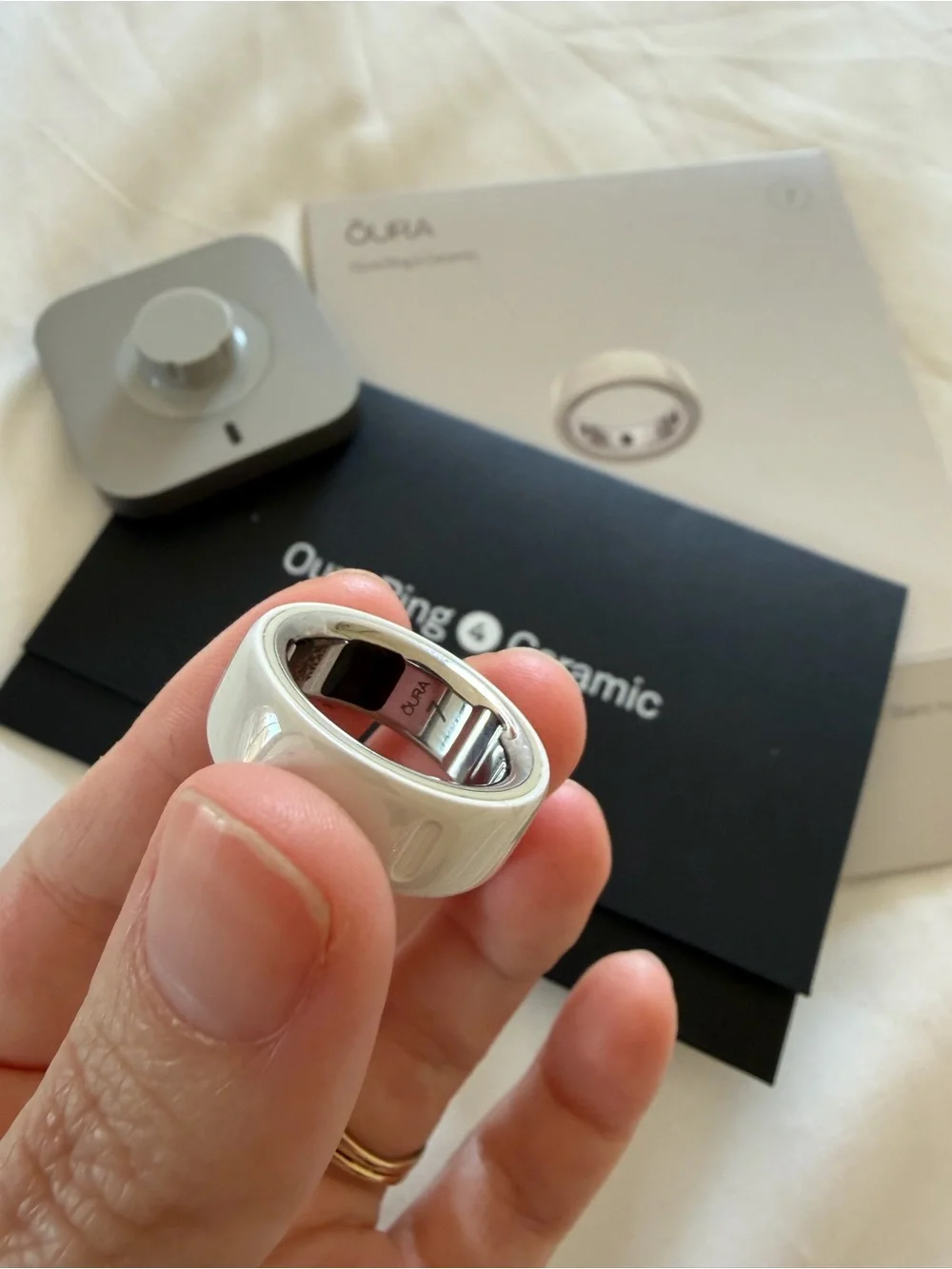 Oura Ring 4 Ceramic Cloud White Size 7 + Charger | Excellent Condition
